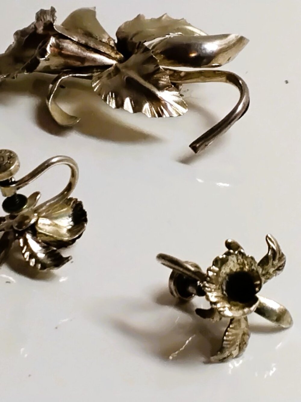 Beau (B) Sterling 3-piece  floral set feature an orchid brooch / pin, earrings